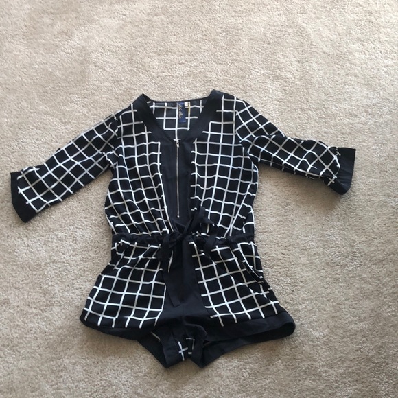 Quarter sleeve shorts romper - Picture 1 of 2